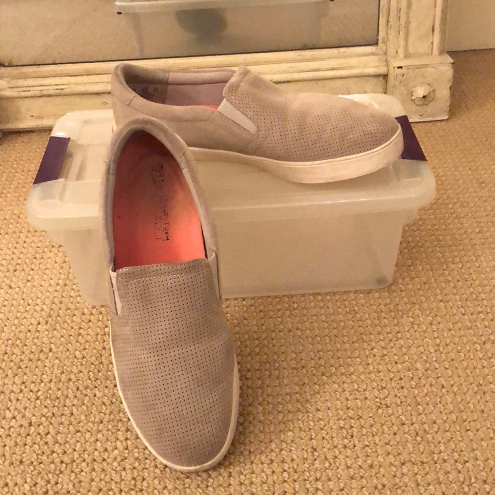 Dr. Scholl’s slip on sneaker